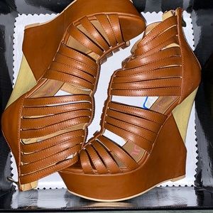 Heart Soul size 7.5 cognac heel / sandal